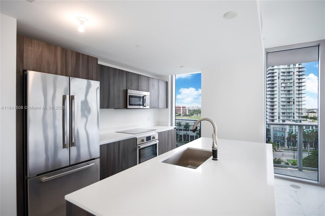 Foto principal - 488 NE 18th St