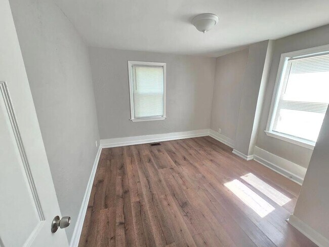 Foto del edificio - 5413 Belle Vista Ave