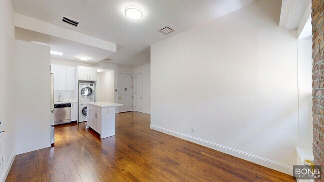 Building Photo - 116 E 60th St