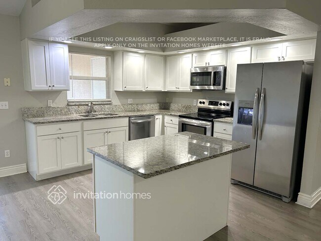 Building Photo - 3523 SW 9th Ave