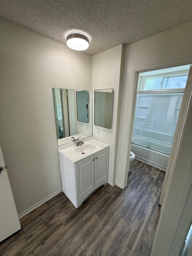 Building Photo - 1218 McClellan Dr