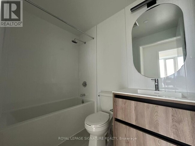Photo du bâtiment - 7950-7950 Bathurst St