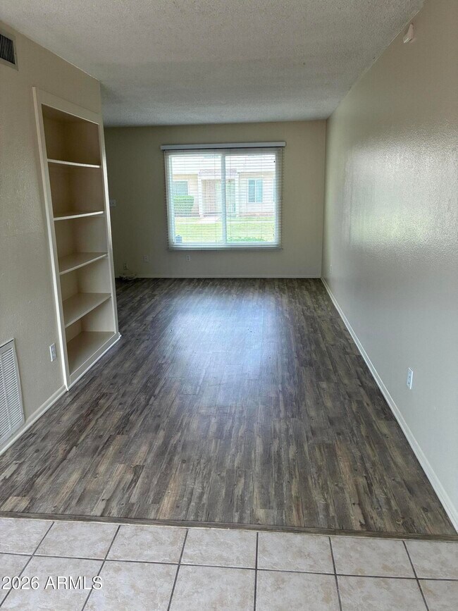 Building Photo - 6618 S Palm Dr