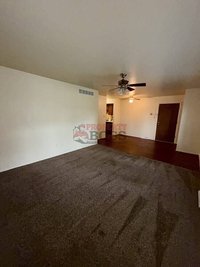 Foto del edificio - 1351 Pine Ct