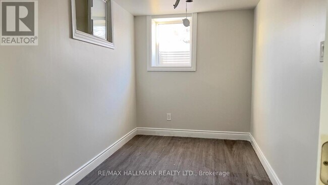 Photo du bâtiment - 76 Shendale Dr