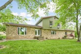 Building Photo - 2635 Martin Rd