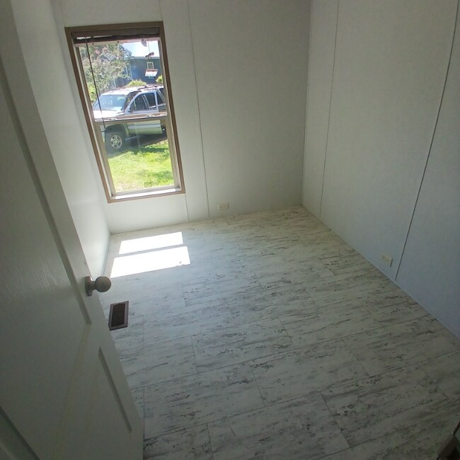 Building Photo - 259 Ceceile St