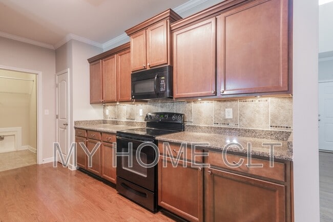 Foto del edificio - 8513 Loxton Cir