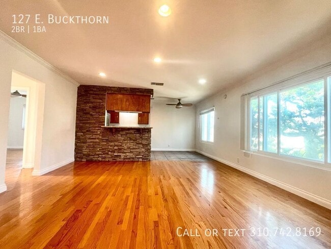 Building Photo - 127 E. Buckthorn-