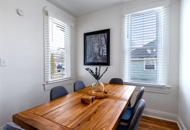 Foto del edificio - 1806 Cottage Ave