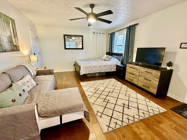 Foto del edificio - 947 Lake Dr SW