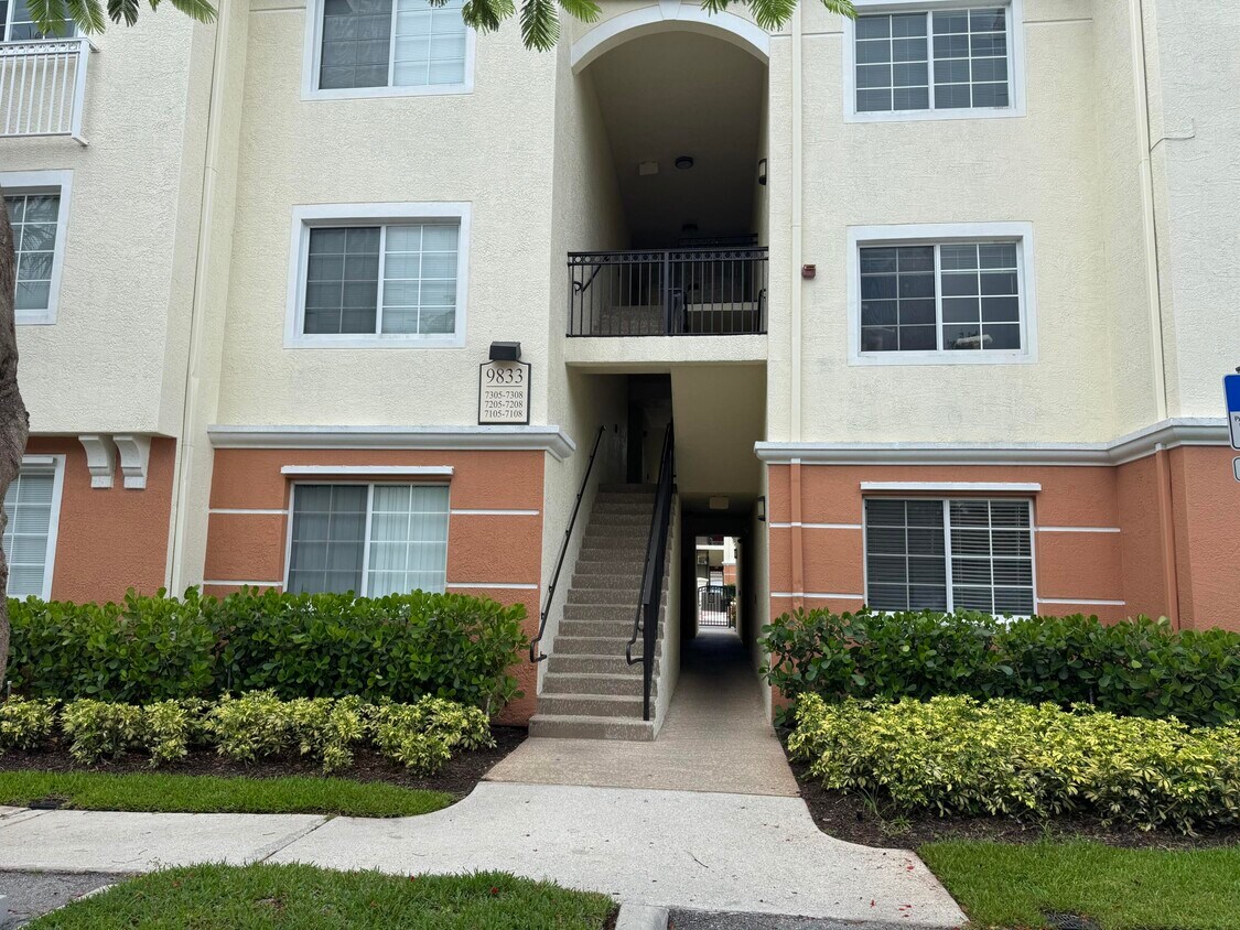 Primary Photo - 9833 Baywinds Blvd