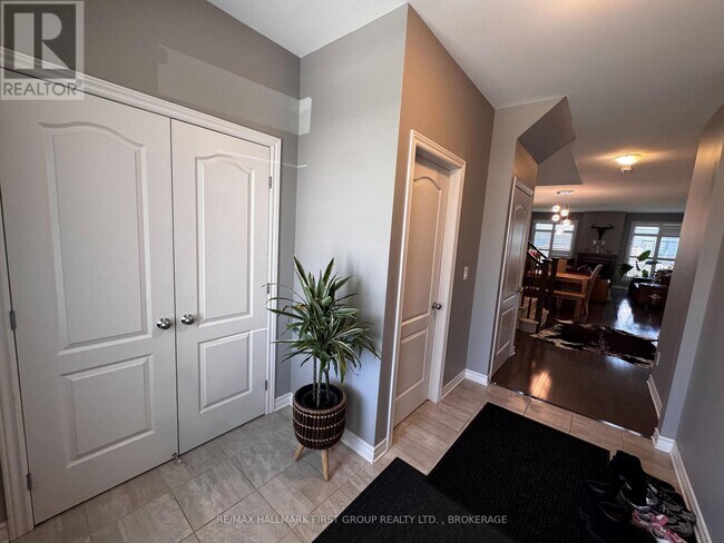 Photo du bâtiment - 1098 Woodhaven Dr