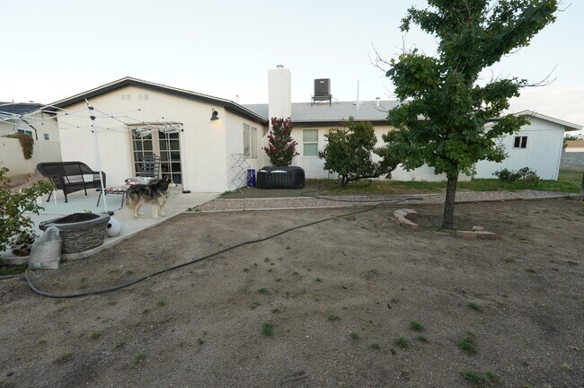 Foto del edificio - 6501 Dungan St NE