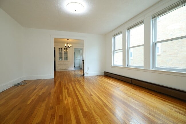 Building Photo - 98 Woodside Ave