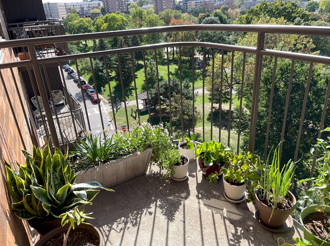 Balcony - 210 W Grant St