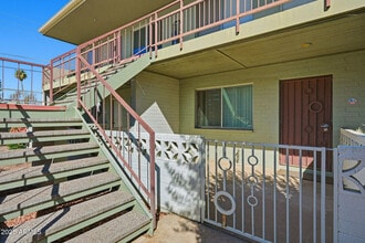 Building Photo - 1702 W Tuckey Ln