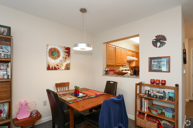 Dining Room - Victoria Gardens