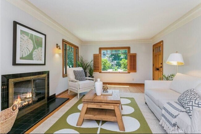 Foto del edificio - Incredible Brick Bungalow - Rare Opportunity