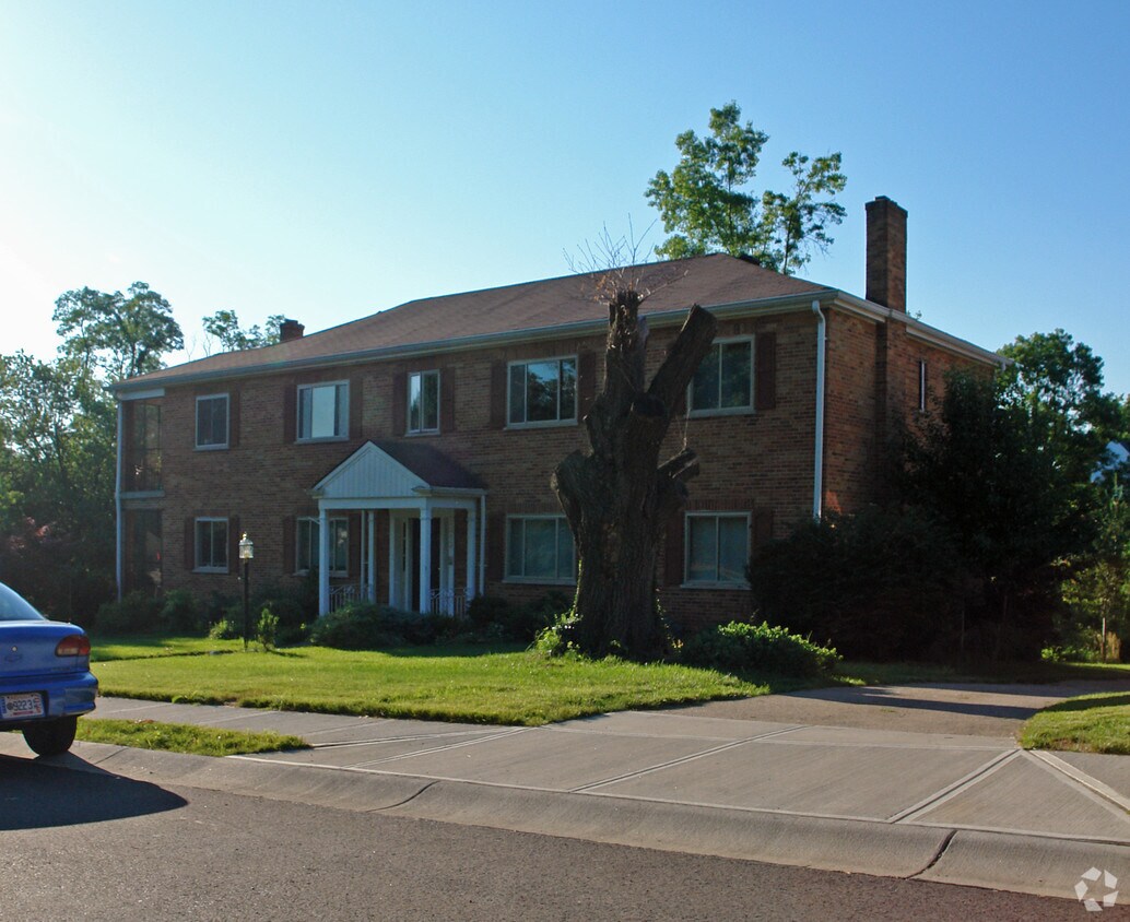Building Photo - 1613 Saint Anthony Dr