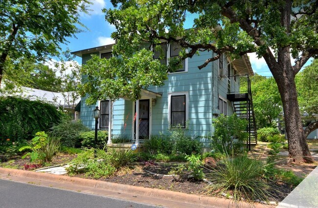 Building Photo - 3102 Kings Ln