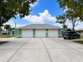 Building Photo - 509 NE 24th Pl