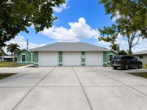 Building Photo - 509 NE 24th Pl