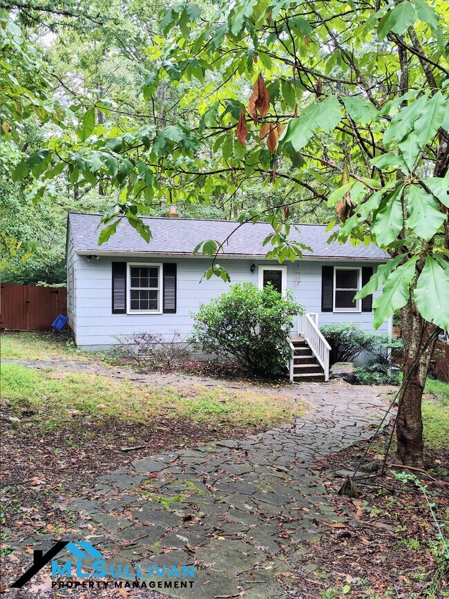 Building Photo - 405 Barclay Rd