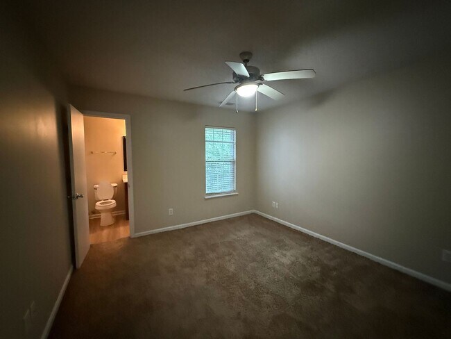 Building Photo - 133 Brenda Dr