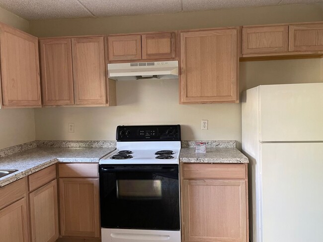 Building Photo - 1bed/1bath Condo in Somerset community $11...