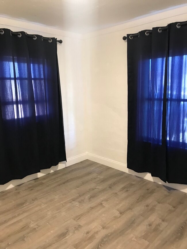 Foto del edificio - 1518 E Clinton Ave