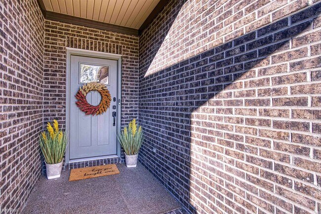 Building Photo - 3 br, 2 bath House - 8236 Wyatt Court