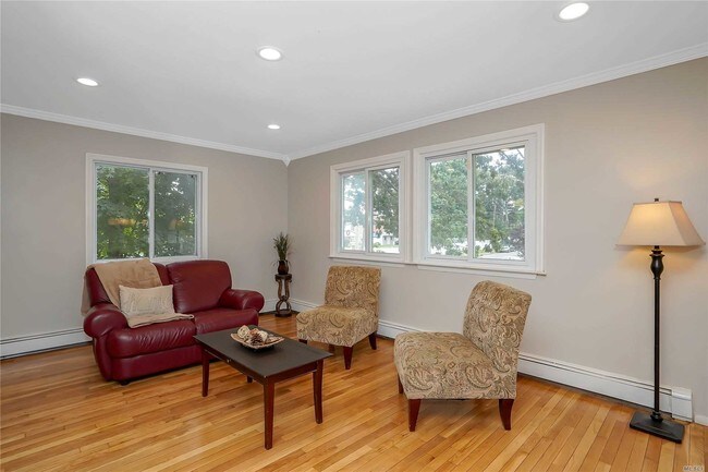 Building Photo - 26 S Evergreen Dr