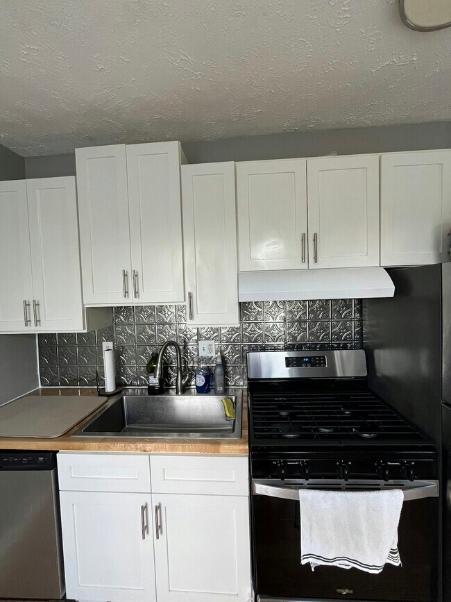 Foto del edificio - 2417 Palm Beach Ave