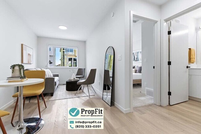 Photo du bâtiment - 7344 Klapstein Cres SW