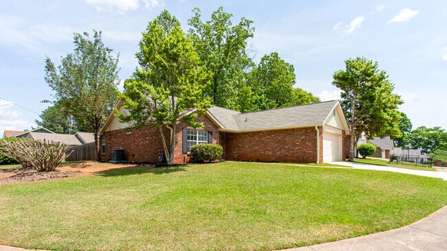 Building Photo - 103 Oakwood Cir