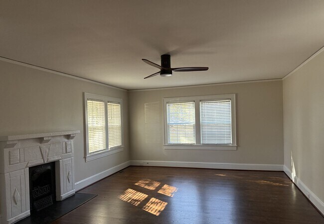 Building Photo - Spacious 3 Bedroom in Reidsville with an Office- Newly Renovated - Lawncare Included!