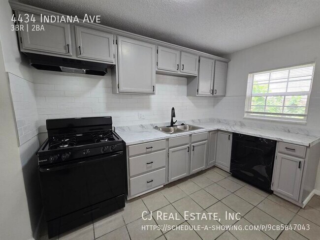 Foto del edificio - 4434 Indiana Ave