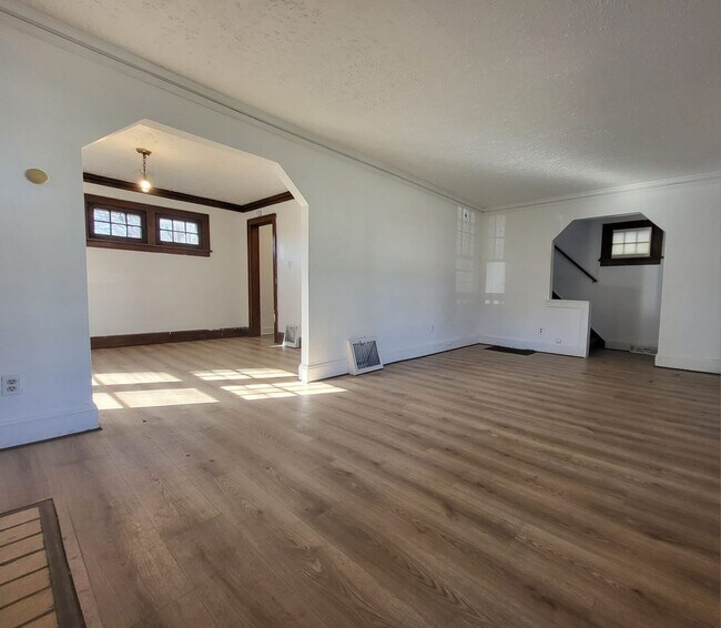Building Photo - 958 Mercer Ave