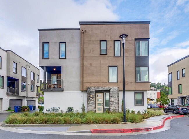 Building Photo - 25430 Custom Dr