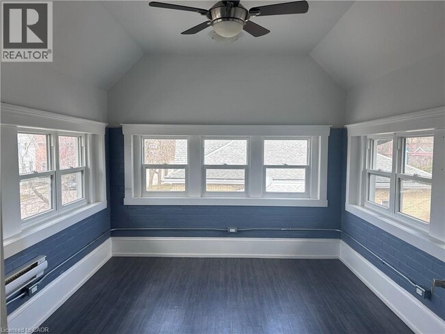 Building Photo - 202 Nelson St