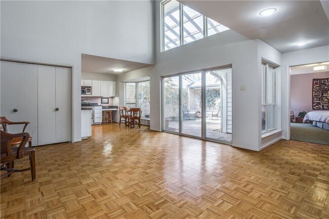 Foto del edificio - 2160 Kessler Ct