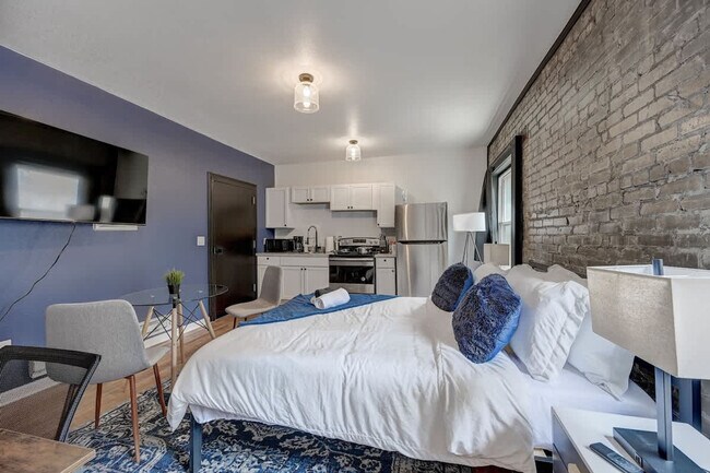 Building Photo - 1927 N Prospect Ave