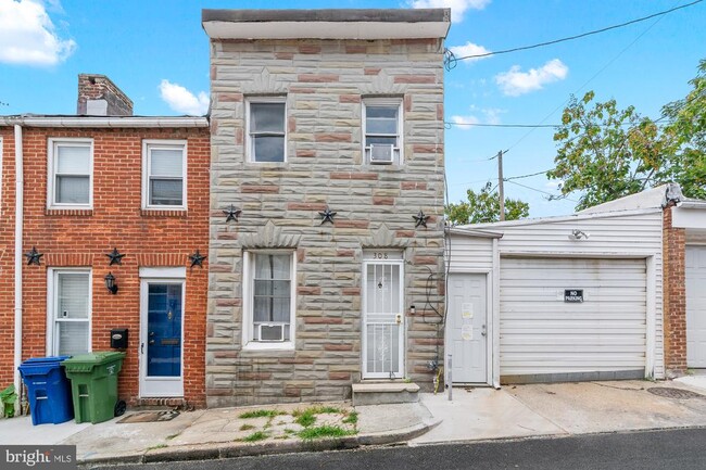 Building Photo - 308 S Castle St