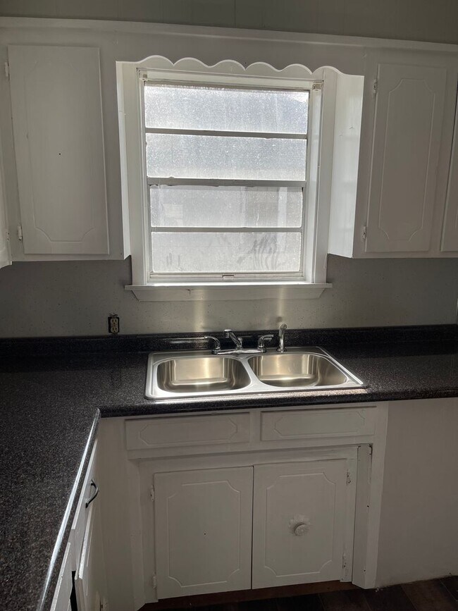 Foto del edificio - 719 Anthony St