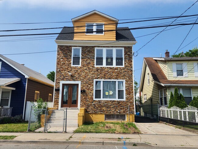 Foto del edificio - 150 Paine Ave