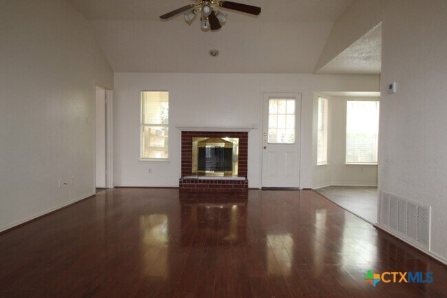 Foto del edificio - 3615 Coral Bay Ln