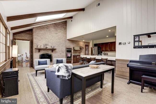 Building Photo - 6302 Evermay Dr