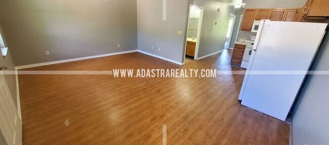Foto del edificio - Beautiful 2 Bedroom/2 Bath in Raymore-Avai...