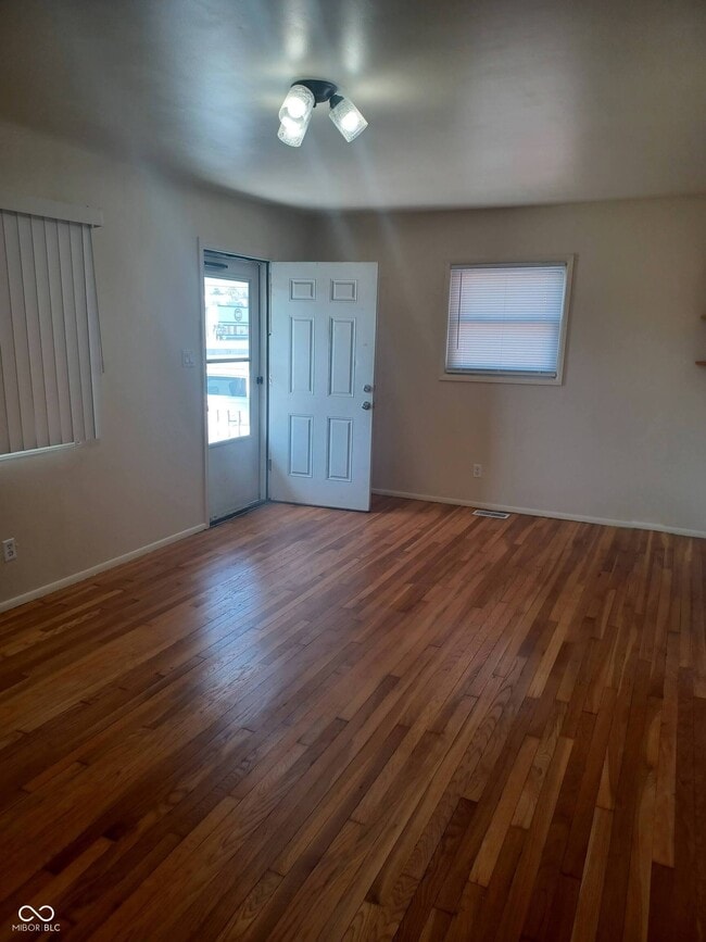 Foto del edificio - 33 S Post Rd